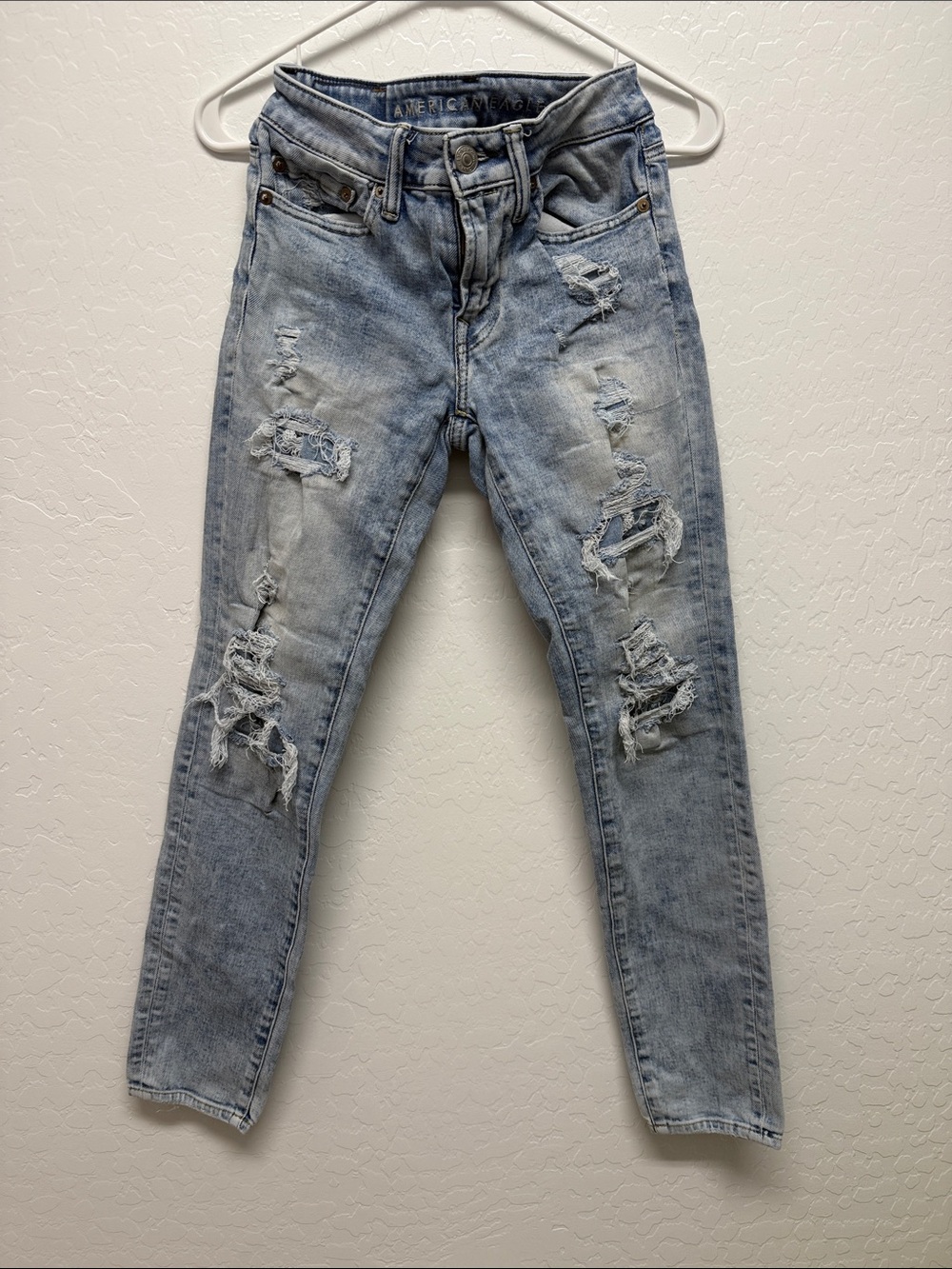American Eagle Outfitters Light Blue Distressed Skinny Jeans